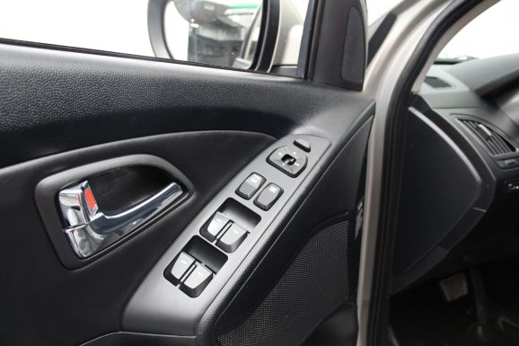 Hyundai ix35, 2.0 л, АТ, 2013 фото 2