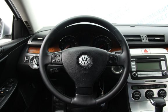 Volkswagen Passat, 1.8 л, АТ, 2010 фото 8