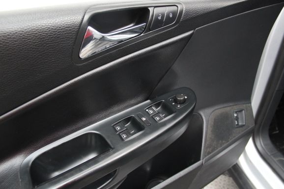 Volkswagen Passat, 1.8 л, АТ, 2010 фото 12