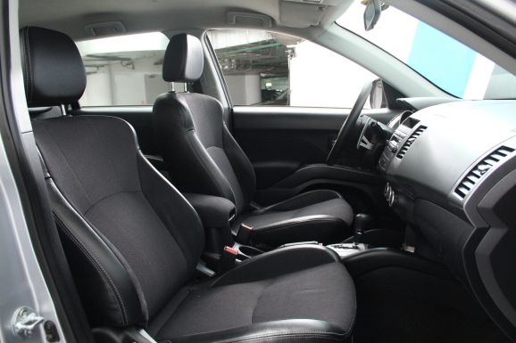Peugeot 4007 Allure, 2.4 л, Вариатор, 2011 фото 2