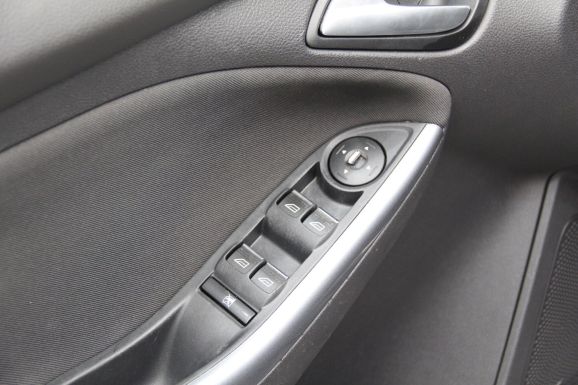 Ford Focus Titanium, 2.0 л, Робот, 2014 фото 11