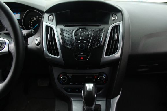 Ford Focus Titanium, 1.6 л, Робот, 2014 фото 10