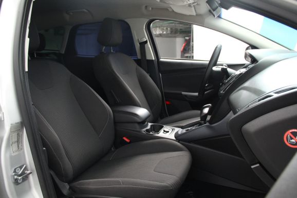 Ford Focus Titanium, 1.6 л, Робот, 2014 фото 2