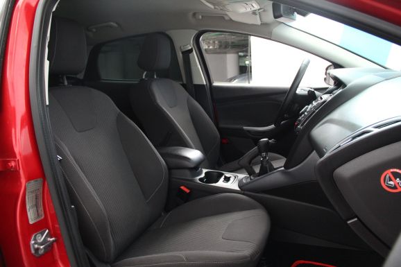 Ford Focus Trend +ESP, 2.0 л, МТ, 2012 фото 2