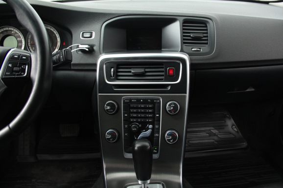 Volvo S60, 2.0 л, АТ, 2012 фото 10
