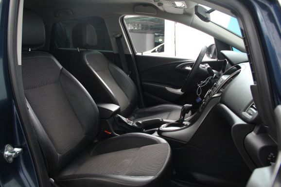 Opel Astra Cosmo, 1.4 л, АТ, 2012 фото 2