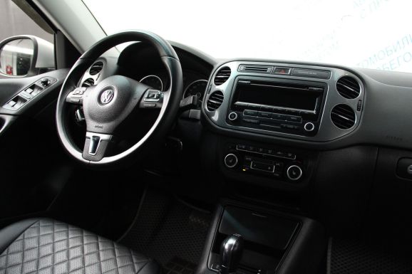 Volkswagen Tiguan CLUB, 1.4 л, Робот, 2015 фото 9