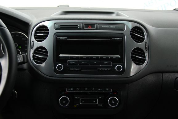 Volkswagen Tiguan CLUB, 1.4 л, Робот, 2015 фото 11
