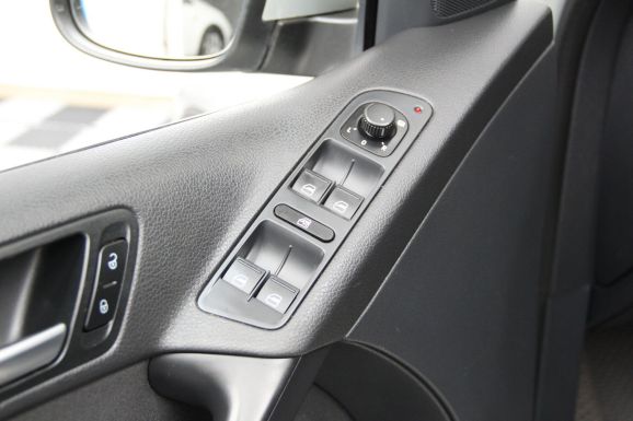 Volkswagen Tiguan CLUB, 1.4 л, Робот, 2015 фото 12