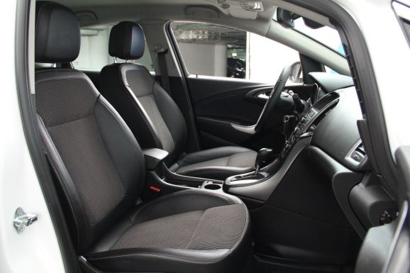 Opel Astra Cosmo, 1.4 л, АТ, 2012 фото 2