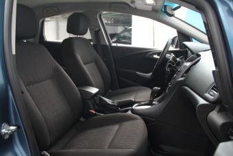 Opel Astra Cosmo, 1.4 л, АКПП, 2012 фото 2