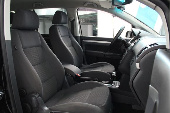 Volkswagen Touran Highline, 2.0 л, Робот, 2008 фото 2
