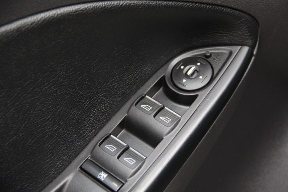 Ford Focus, 1.6 л, Робот, 2014 фото 11