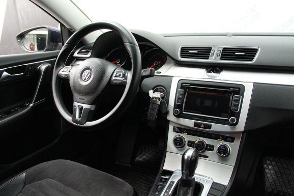 Volkswagen Passat Highline, 1.8 л, Робот, 2013 фото 8