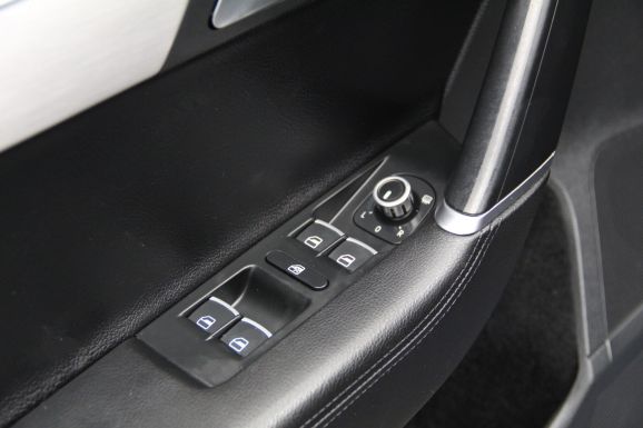 Volkswagen Passat Highline, 1.8 л, Робот, 2013 фото 10