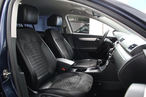 Volkswagen Passat Highline, 1.8 л, Робот, 2013 фото 2