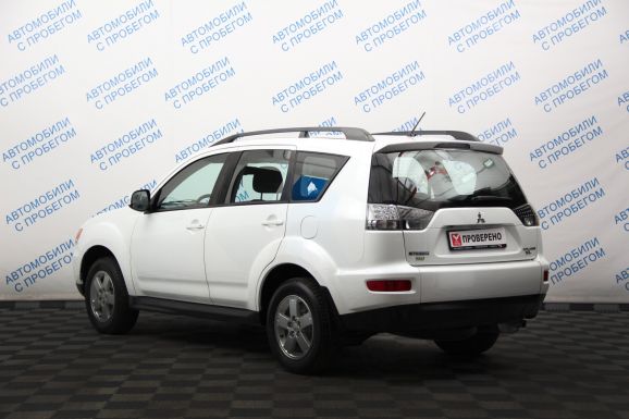 Mitsubishi Outlander Ultimate, 2.4 л, Вариатор, 2011 фото 5