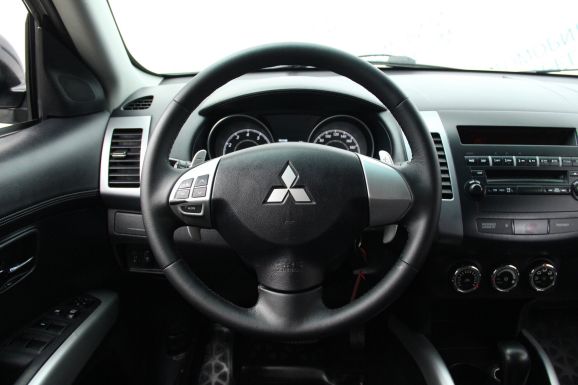 Mitsubishi Outlander Ultimate, 2.4 л, Вариатор, 2011 фото 8