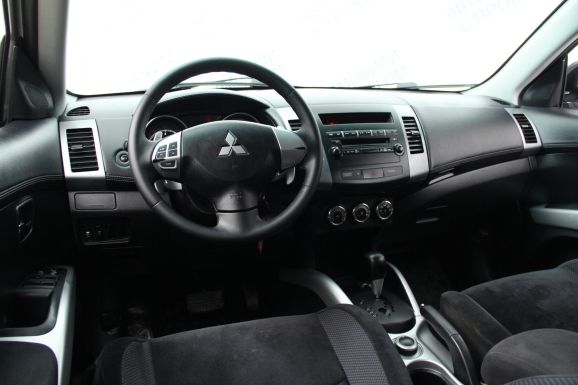 Mitsubishi Outlander Ultimate, 2.4 л, Вариатор, 2011 фото 9