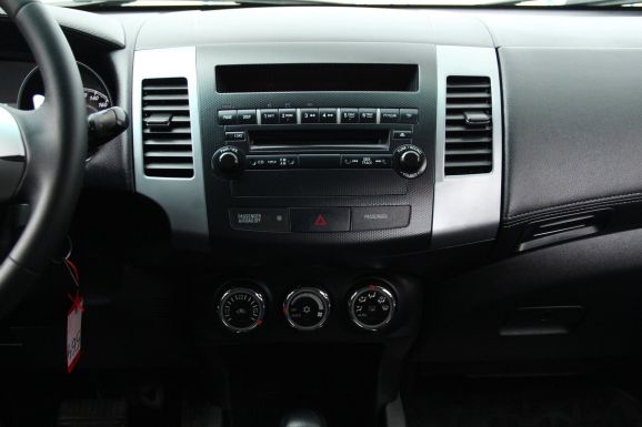 Mitsubishi Outlander Ultimate, 2.4 л, Вариатор, 2011 фото 10