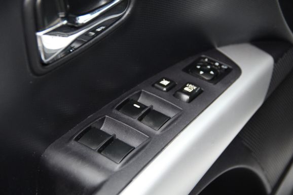 Mitsubishi Outlander Ultimate, 2.4 л, Вариатор, 2011 фото 11