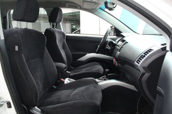 Mitsubishi Outlander Ultimate, 2.4 л, Вариатор, 2011 фото 2