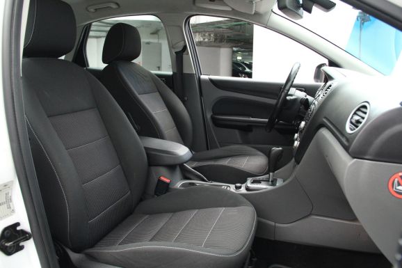 Ford Focus Ghia, 1.6 л, АТ, 2010 фото 2