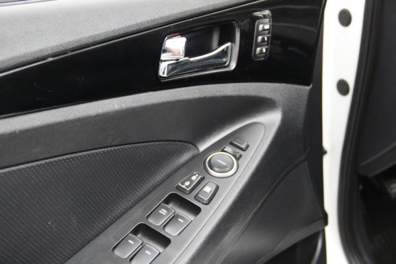 Hyundai Sonata Prestige, 2.0 л, АТ, 2012 фото 12