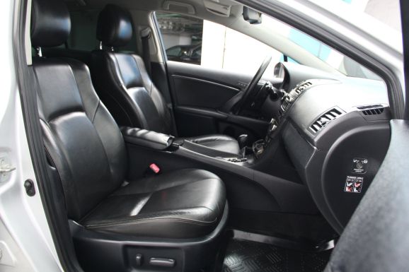 Toyota Avensis Люкс, 2.0 л, Вариатор, 2009 фото 2