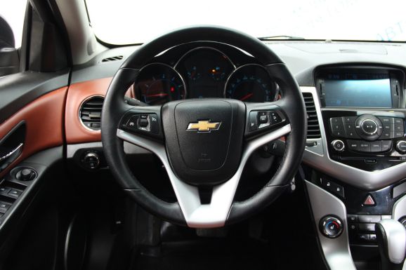 Chevrolet Cruze LT, 1.8 л, АТ, 2010 фото 8