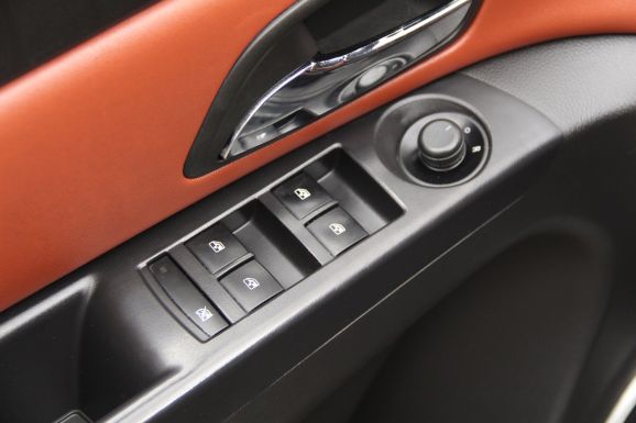 Chevrolet Cruze LT, 1.8 л, АТ, 2010 фото 10