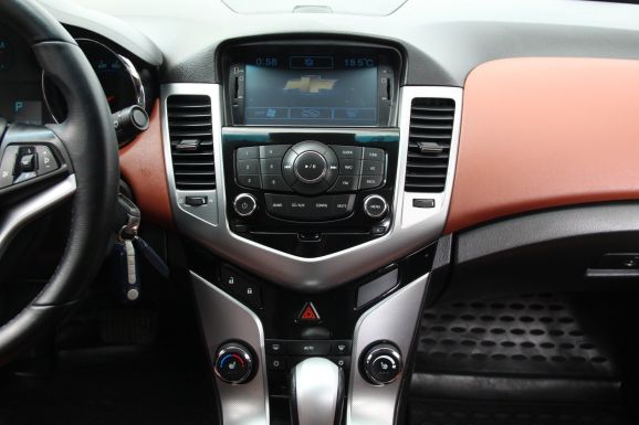 Chevrolet Cruze LT, 1.8 л, АТ, 2010 фото 11