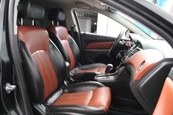 Chevrolet Cruze LT, 1.8 л, АТ, 2010 фото 2