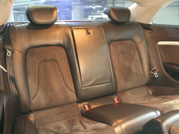 Audi A5 Базовая, 2.0 л, Робот, 2010 фото 1