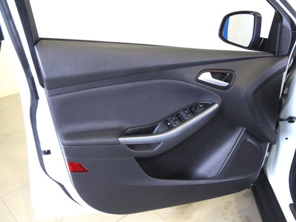 Ford Focus, 1.6 л, Робот, 2013 фото 2