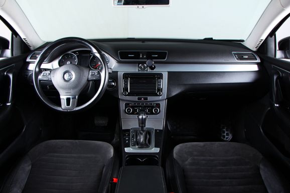 Volkswagen Passat, 1.8 л, Робот, 2013 фото 9