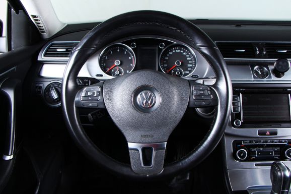 Volkswagen Passat, 1.8 л, Робот, 2013 фото 10
