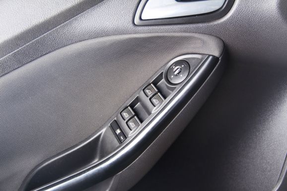 Ford Focus, 1.6 л, МТ, 2013 фото 1