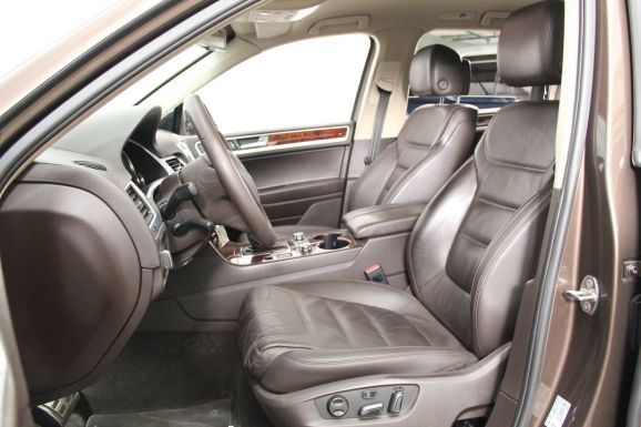 Volkswagen Touareg, 3.0 л, АТ, 2012 фото 2