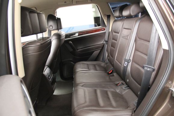 Volkswagen Touareg, 3.0 л, АТ, 2012 фото 1