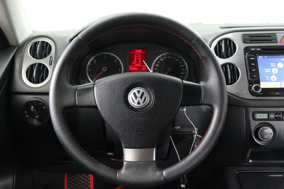Volkswagen Tiguan, 2.0 л, АТ, 2011 фото 8