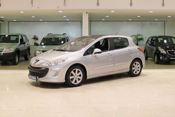 Peugeot 308, 1.6 л, АТ, 2011 фото 3