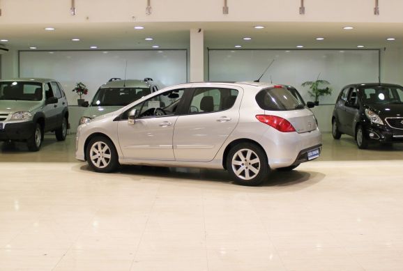 Peugeot 308, 1.6 л, АТ, 2011 фото 4