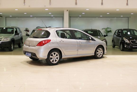 Peugeot 308, 1.6 л, АТ, 2011 фото 6