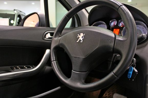 Peugeot 308, 1.6 л, АТ, 2011 фото 2