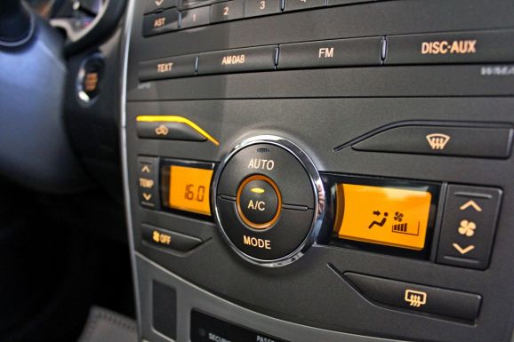 Toyota Corolla, 1.6 л, АТ, 2012 фото 2