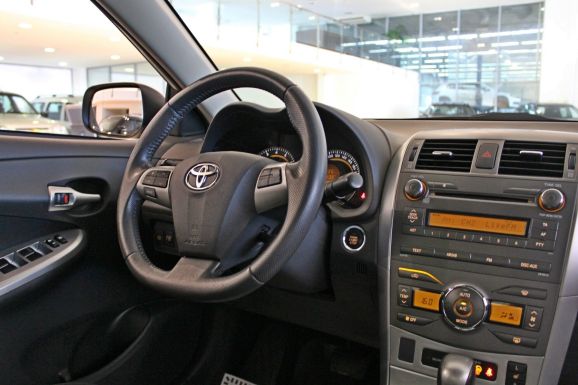 Toyota Corolla, 1.6 л, АТ, 2012 фото 1