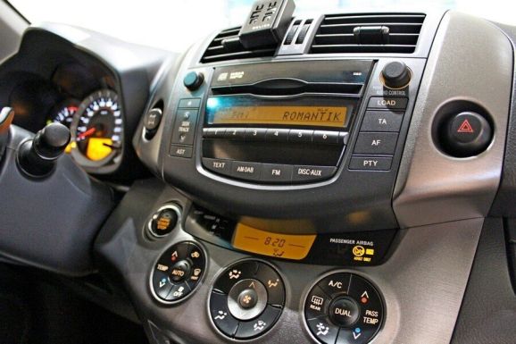 Toyota RAV4, 2.0 л, Вариатор, 2011 фото 9