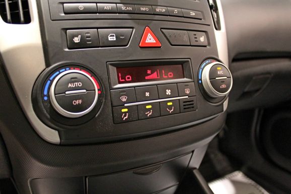 Kia Ceed, 1.6 л, АТ, 2010 фото 1