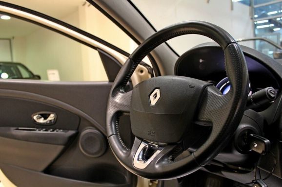 Renault Fluence, 1.6 л, Вариатор, 2014 фото 2